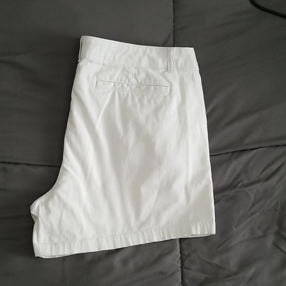 Shorts - Picture 3 of 5